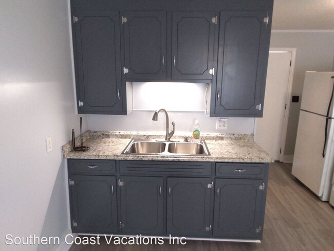 Building Photo - 2 br, 1 bath House - 406 27th Avenue South...