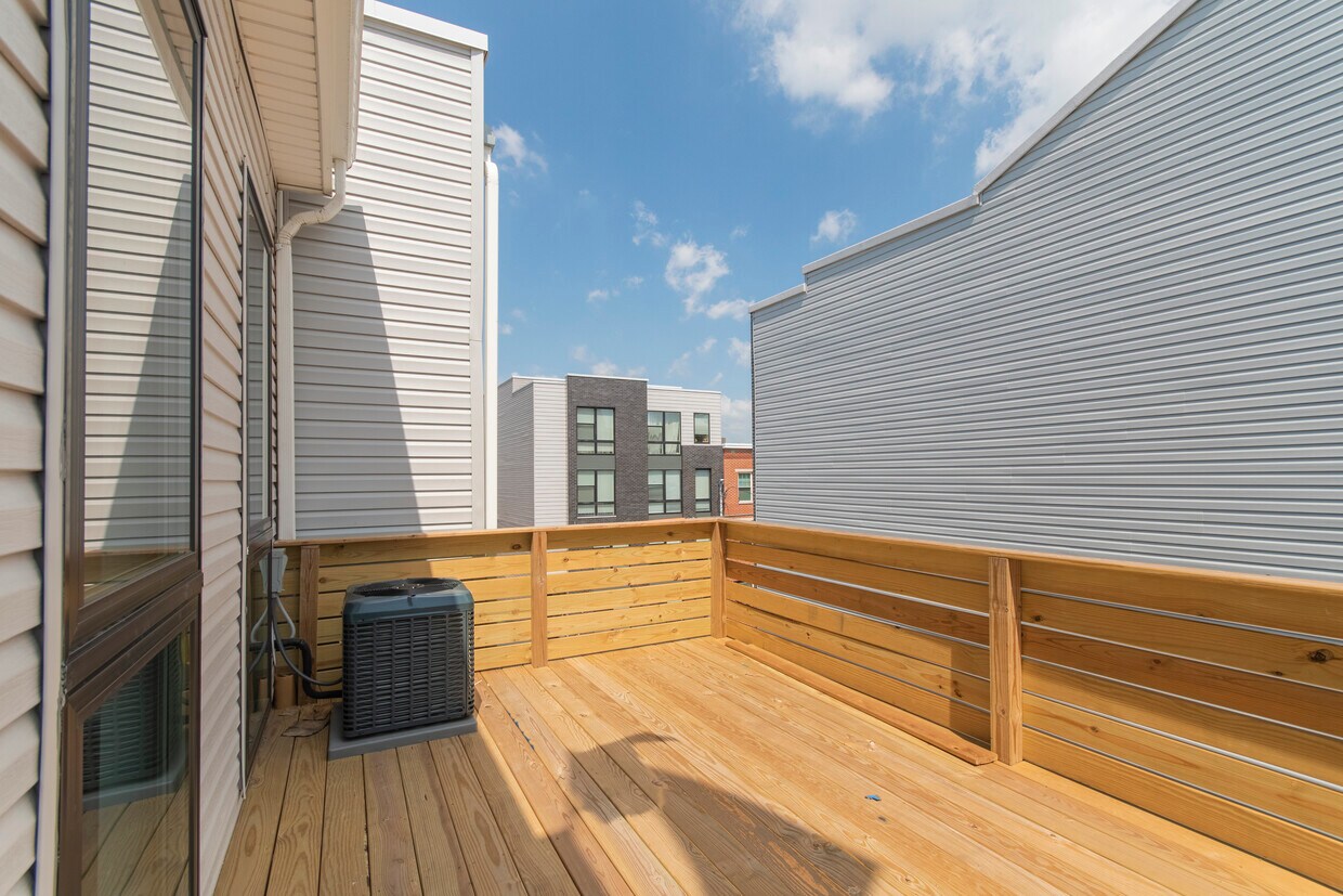This photo is from the 3rd floor unit. 2nd floor unit deck is covered. - 321 W Berks St