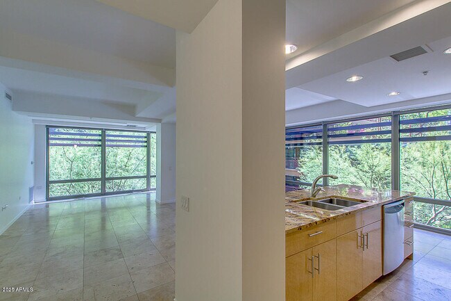 Foto del edificio - 7131 E Rancho Vista Dr