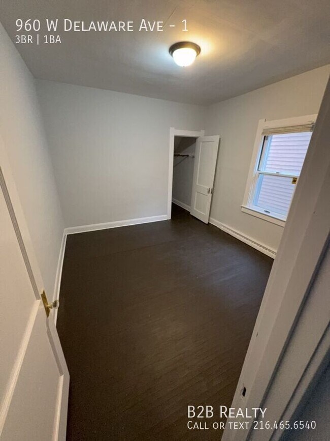 Building Photo - 960 W Delaware Ave