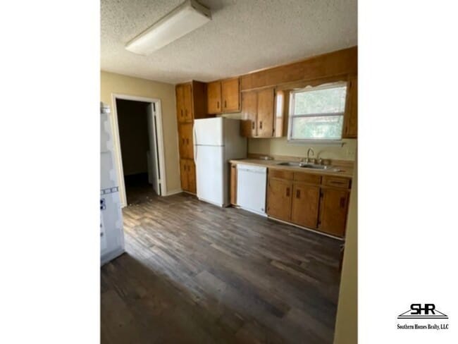 Building Photo - 10057 Hillview Dr