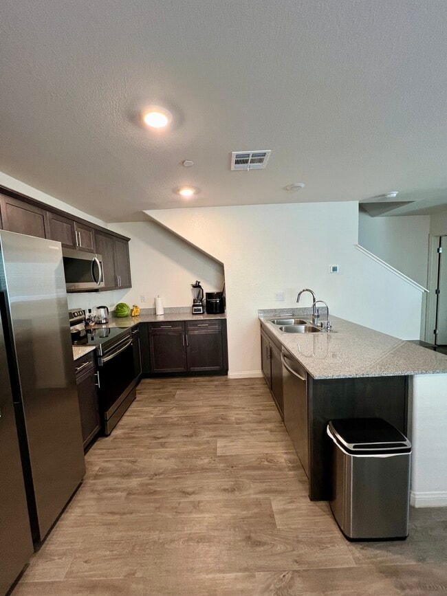Breakfast bar - 2658 Blizzard Blue Ct