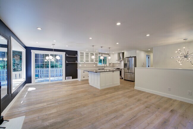 Foto del edificio - 135 221st Ave NE