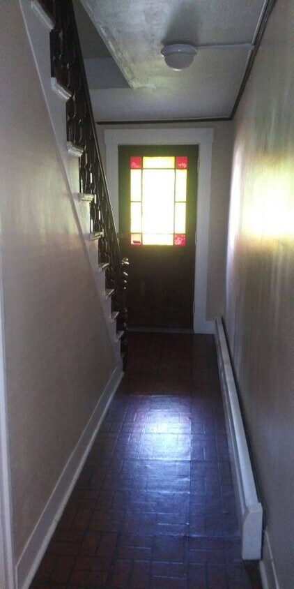 Primary Photo - 27 W Elm St