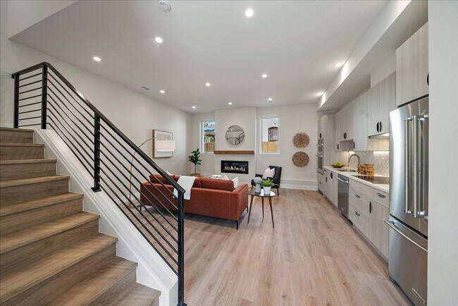 Foto del edificio - Luxurious New Townhome in South Sloan’s Lake