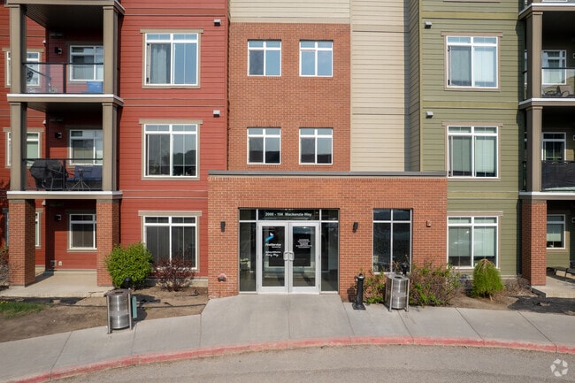 Building Photo - Aura