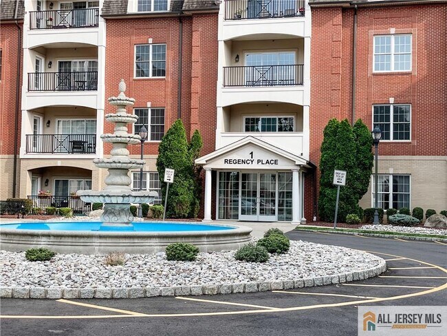 Foto del edificio - 105 Regency Pl