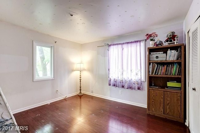 Building Photo - 100 Hayloft Ct