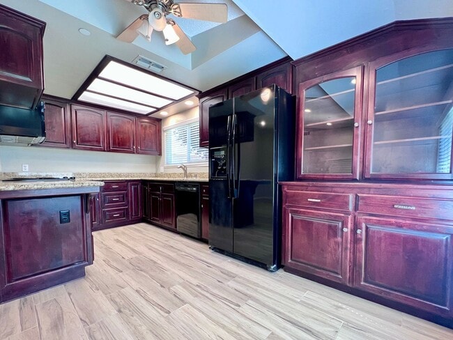 Foto del edificio - $2,850 Shaw & Academy 4 Bedroom / 2 Bathro...