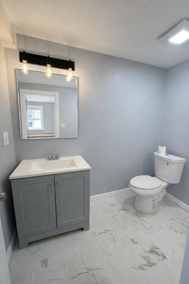 Building Photo - 510 Main St