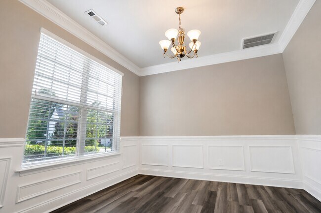 Foto del edificio - 10132 Montrose Dr