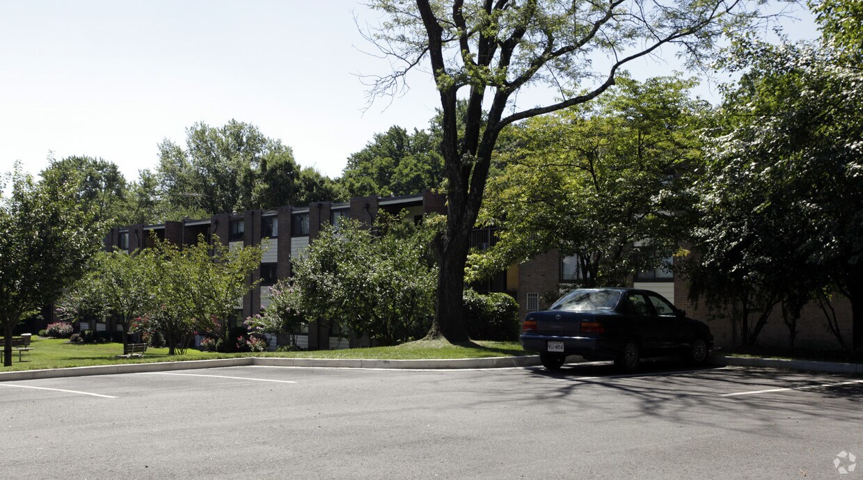 Briarcliff Townhomes Apartments in Fairfax, VA