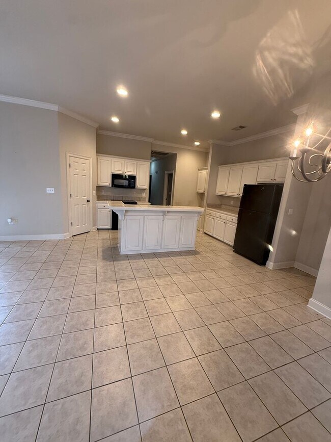 Foto del edificio - Beautiful Home on the Lake in Nicholson Lake Subdivision and Near LSU