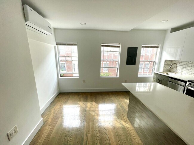 Foto del edificio - Bright & Spacious Studio – Beacon Hill -$3...
