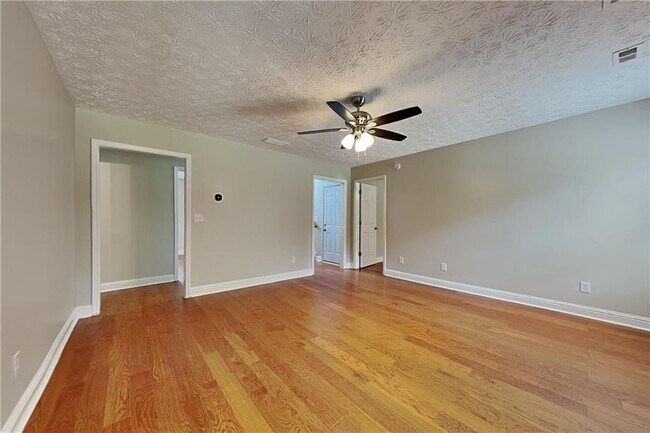 Building Photo - 990 Golden Meadows Ln