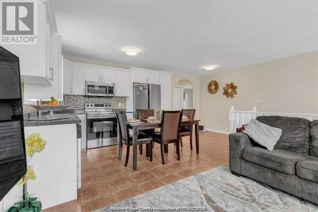 Photo du bâtiment - 2222 McKay Ave