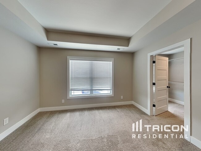 Building Photo - 525 Somerset Ln