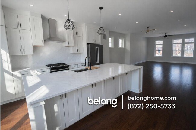 Foto del edificio - 4922 S Cornell Ave