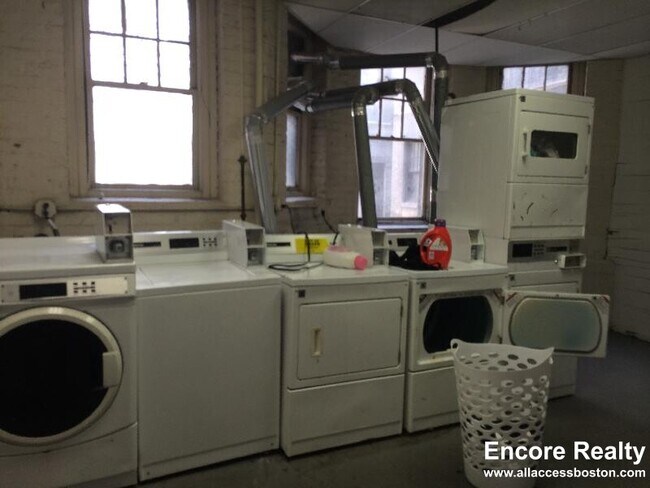 Foto del edificio - 1179 Boylston St