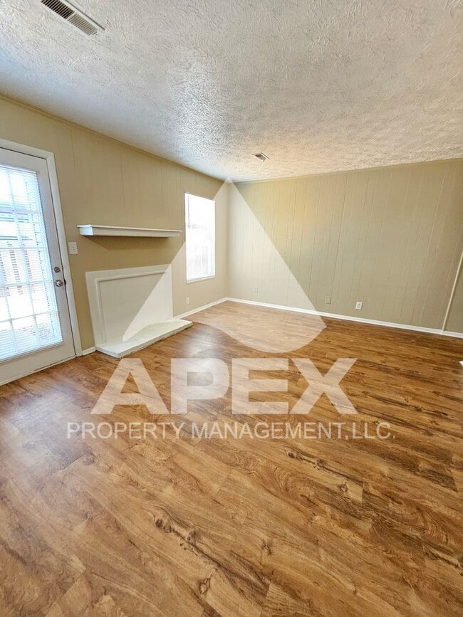 Building Photo - Nice 3Bd 1.5 Townhouse in WEST KNOX off Ce...
