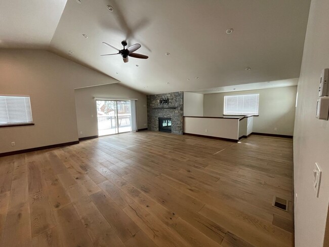 Foto del edificio - Beautiful, Custom 3 bedroom, 2 bath home w...