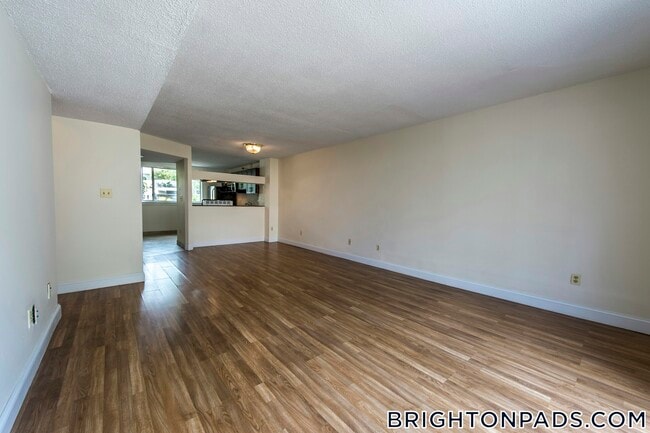 Foto del edificio - 152 N Beacon St