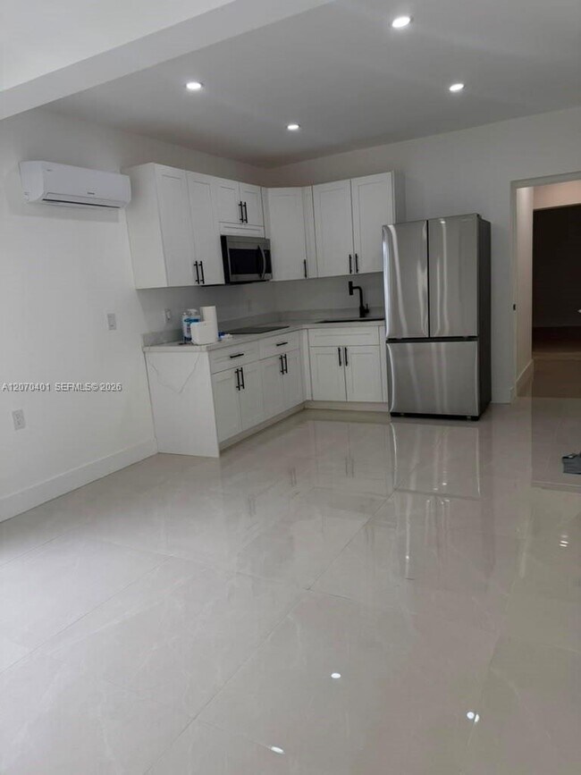 Foto del edificio - 861 E 33rd St