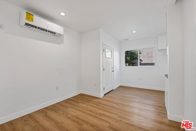 Foto del edificio - 220 E Vernon Ave