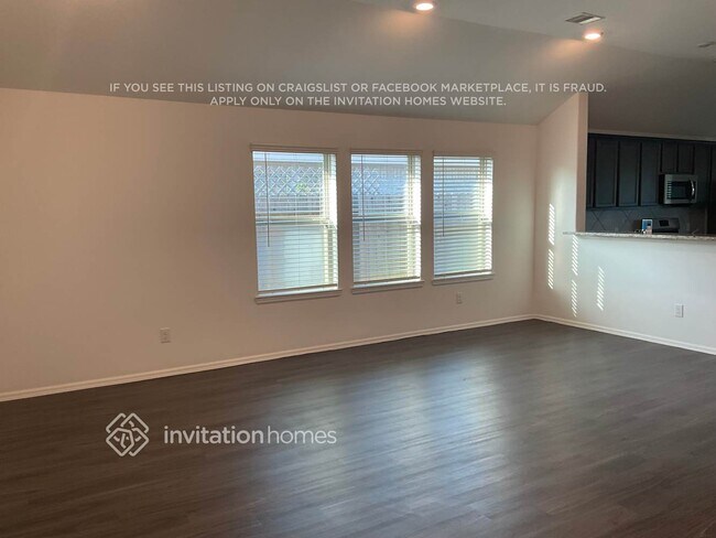 Foto del edificio - 445 Pecan Landing Ln