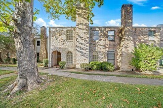 Building Photo - 8726 Wilcrest Dr