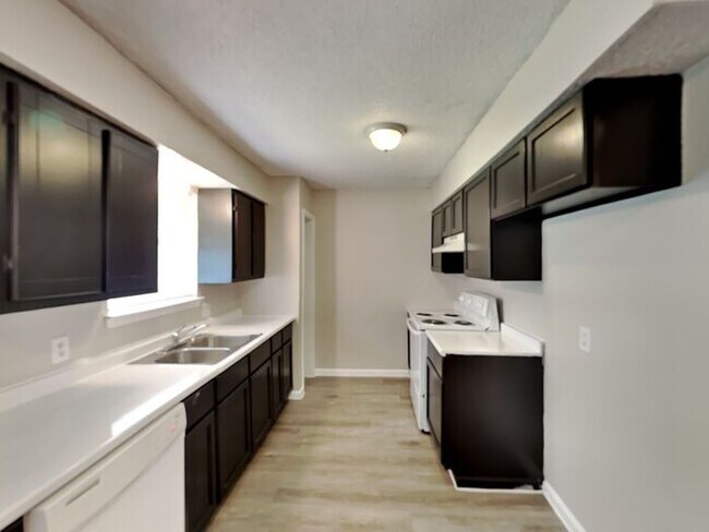 Foto del edificio - No Application Fees* 1 Month Free Rent w/M...
