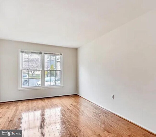 Building Photo - 208 Commons Dr NW