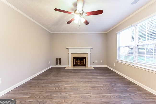 Foto del edificio - 2520 Lake Royale Dr