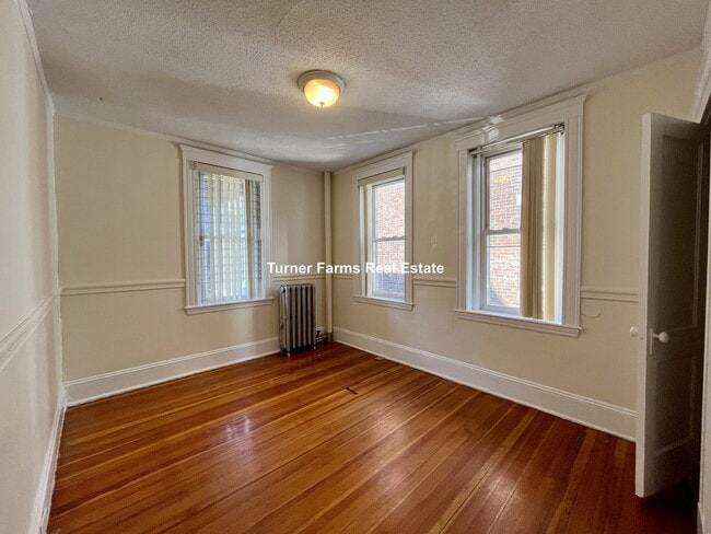 Building Photo - 15 Barrows St