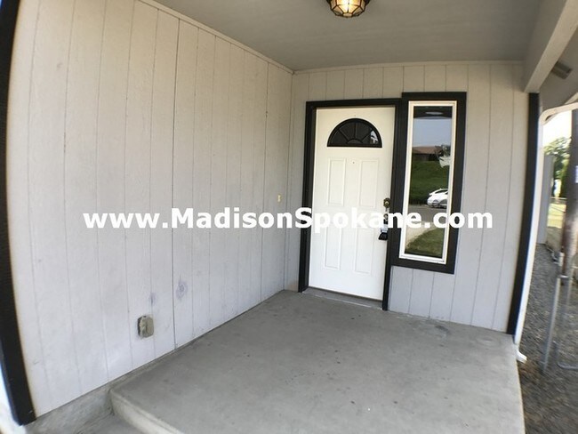 Building Photo - 12718 E Alki Ave