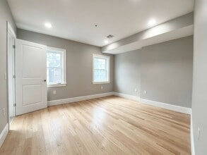 Building Photo - 84 Chelsea St