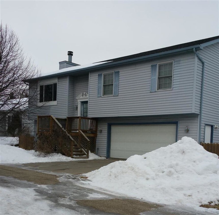 Primary Photo - 706 Sky Ridge Dr