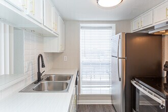 1BD, 1BA - 709SF - Lumiere