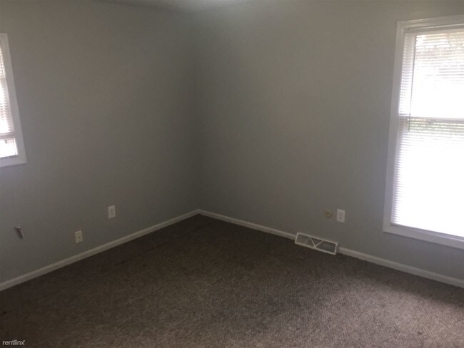 Building Photo - 1383 Carriage Hill Dr SE