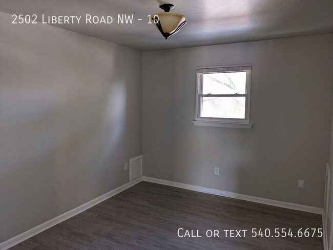 Foto del edificio - 2502 Liberty Rd NW