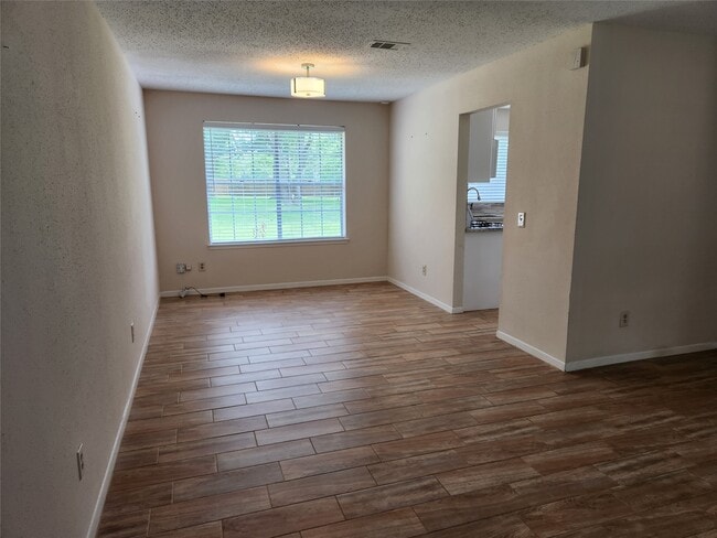 Building Photo - 10607 Horseshoe Bend Dr