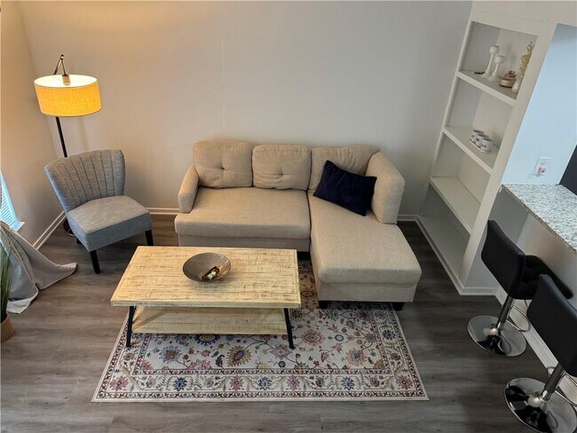 Foto del edificio - 6810 Glenridge Dr