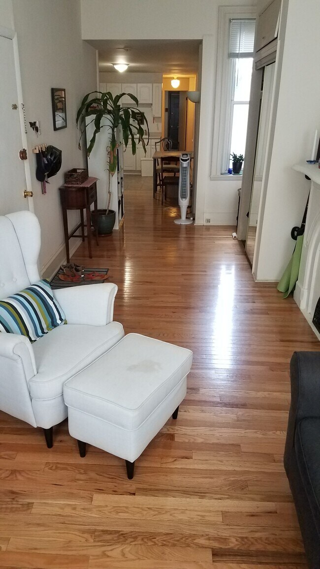 Foto del edificio - 2441 Fairmount Ave