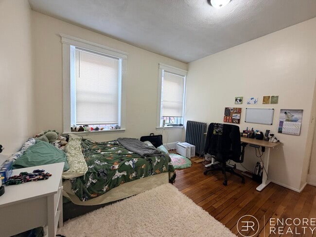 Building Photo - 440 Park Dr