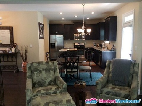Foto del edificio - Stunning 3 Bedroom in West Highland!