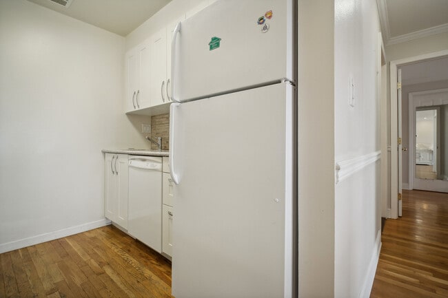 Building Photo - 205 10th St
