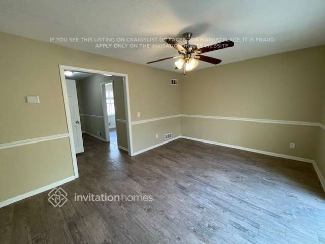 Foto del edificio - 5281 Shallow Wood Ln