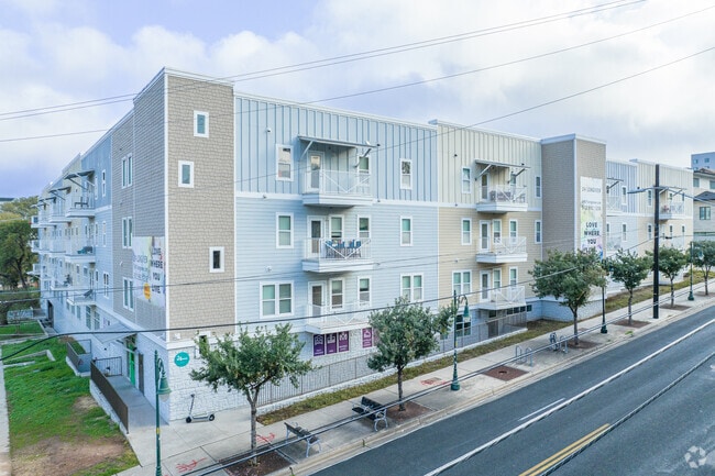 Building Photo - 24 Longview