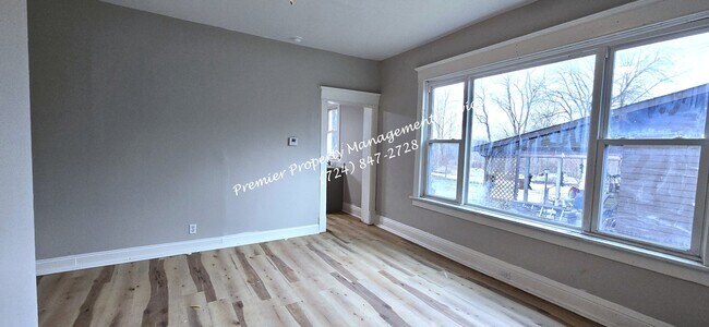 Foto del edificio - 1429 Hall Ave