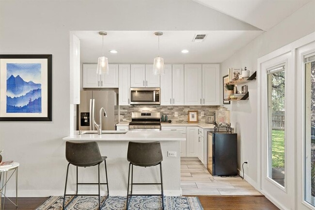 Building Photo - 2101 Falcon Hill Dr